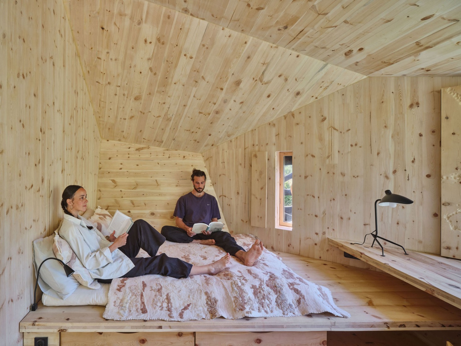 Cabaña «Forestone» por IAAC. Fotografía por Adrià Goula.