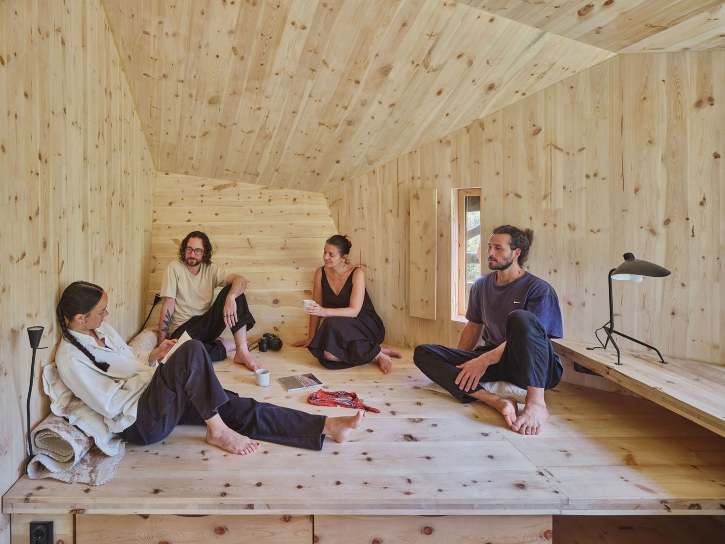 Cabaña «Forestone» por IAAC. Fotografía por Adrià Goula.