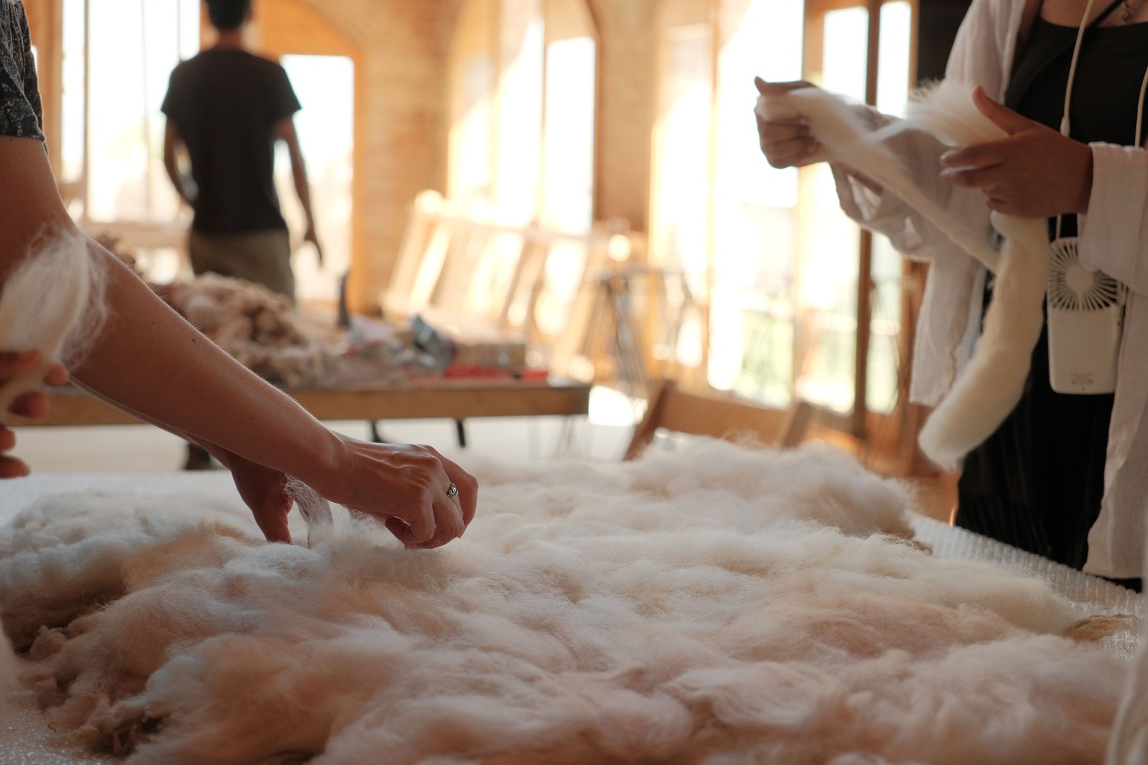 Cabaña «Forestone» por IAAC. Fotografía por Reuben Diamond.