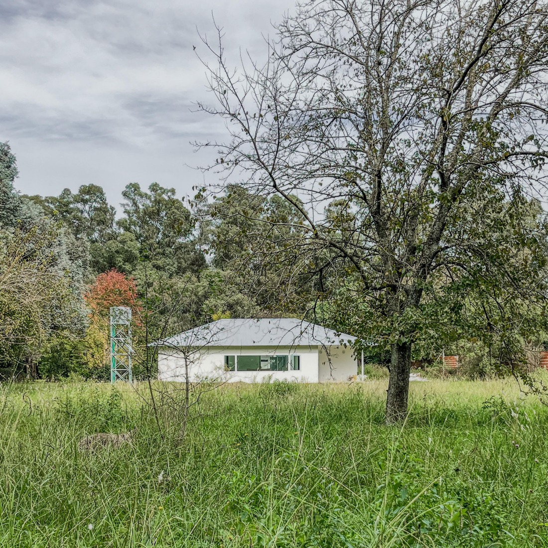 «Las Casuarinas» por GAA – Grupo Abierto de arquitectura. Fotografía por Ezequiel Spinelli.