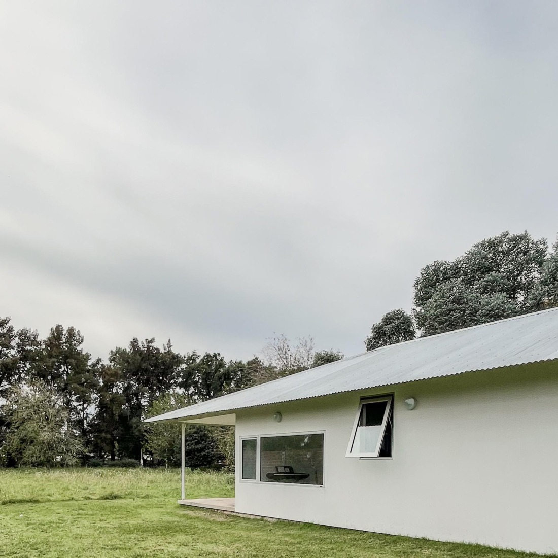 «Las Casuarinas» por GAA – Grupo Abierto de arquitectura. Fotografía por Ezequiel Spinelli.