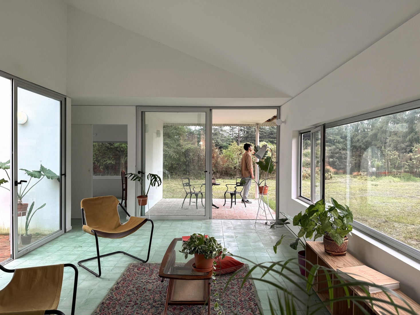 «Las Casuarinas» por GAA – Grupo Abierto de arquitectura. Fotografía por Ezequiel Spinelli.