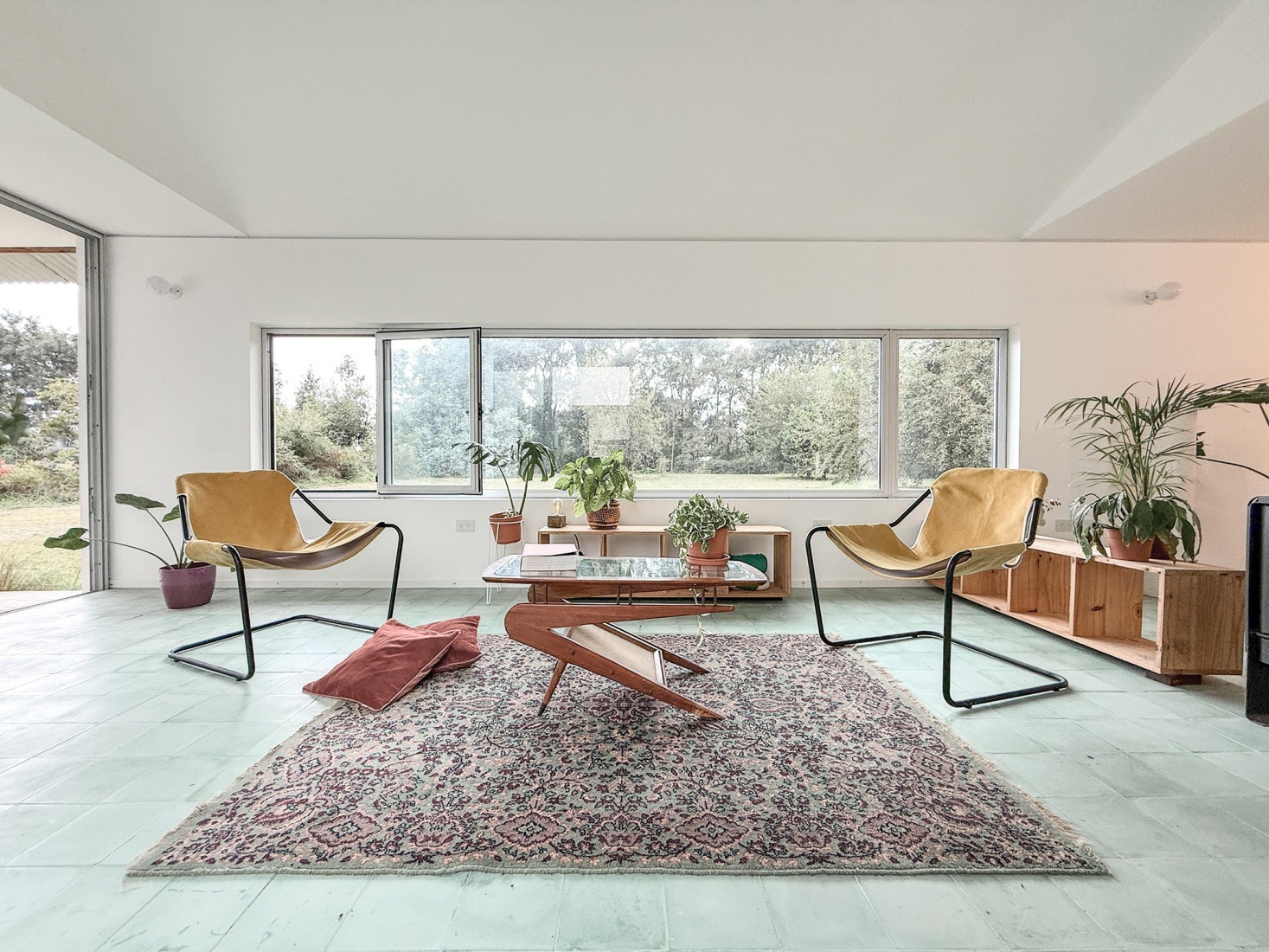 «Las Casuarinas» por GAA – Grupo Abierto de arquitectura. Fotografía por Ezequiel Spinelli.