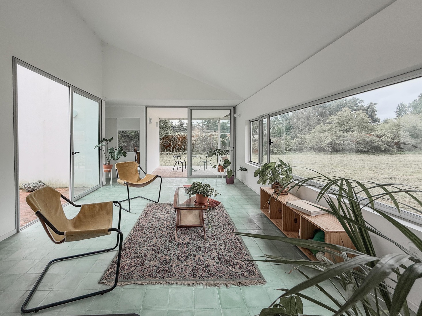 «Las Casuarinas» por GAA – Grupo Abierto de arquitectura. Fotografía por Ezequiel Spinelli.