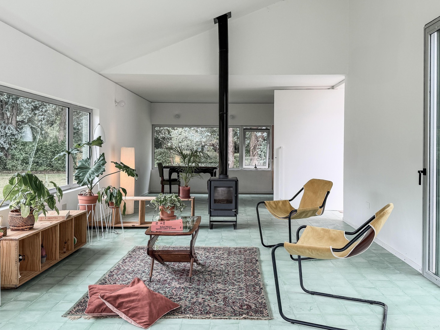 «Las Casuarinas» por GAA – Grupo Abierto de arquitectura. Fotografía por Ezequiel Spinelli.