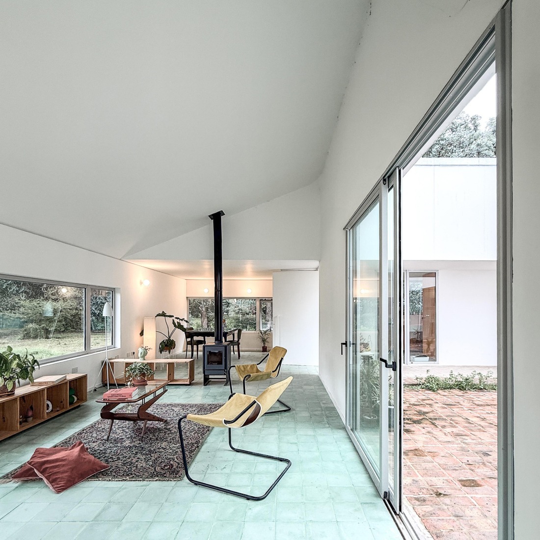 «Las Casuarinas» por GAA – Grupo Abierto de arquitectura. Fotografía por Ezequiel Spinelli.