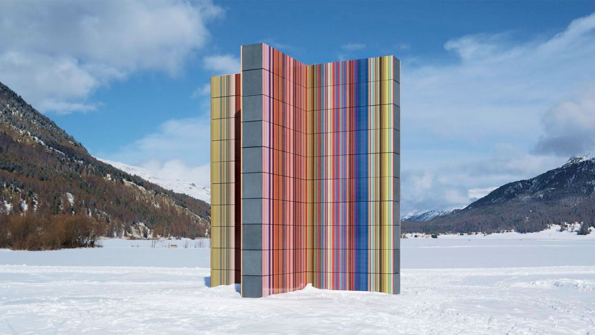 Gerhard Richter, STRIP TOWER (962), 2023. Sils Maria, Suiza, 2026. Fotografía por Schaub Stierli Fotografie. Cortesía de Gerhard Richter Kunststiftung y Luma Foundation.