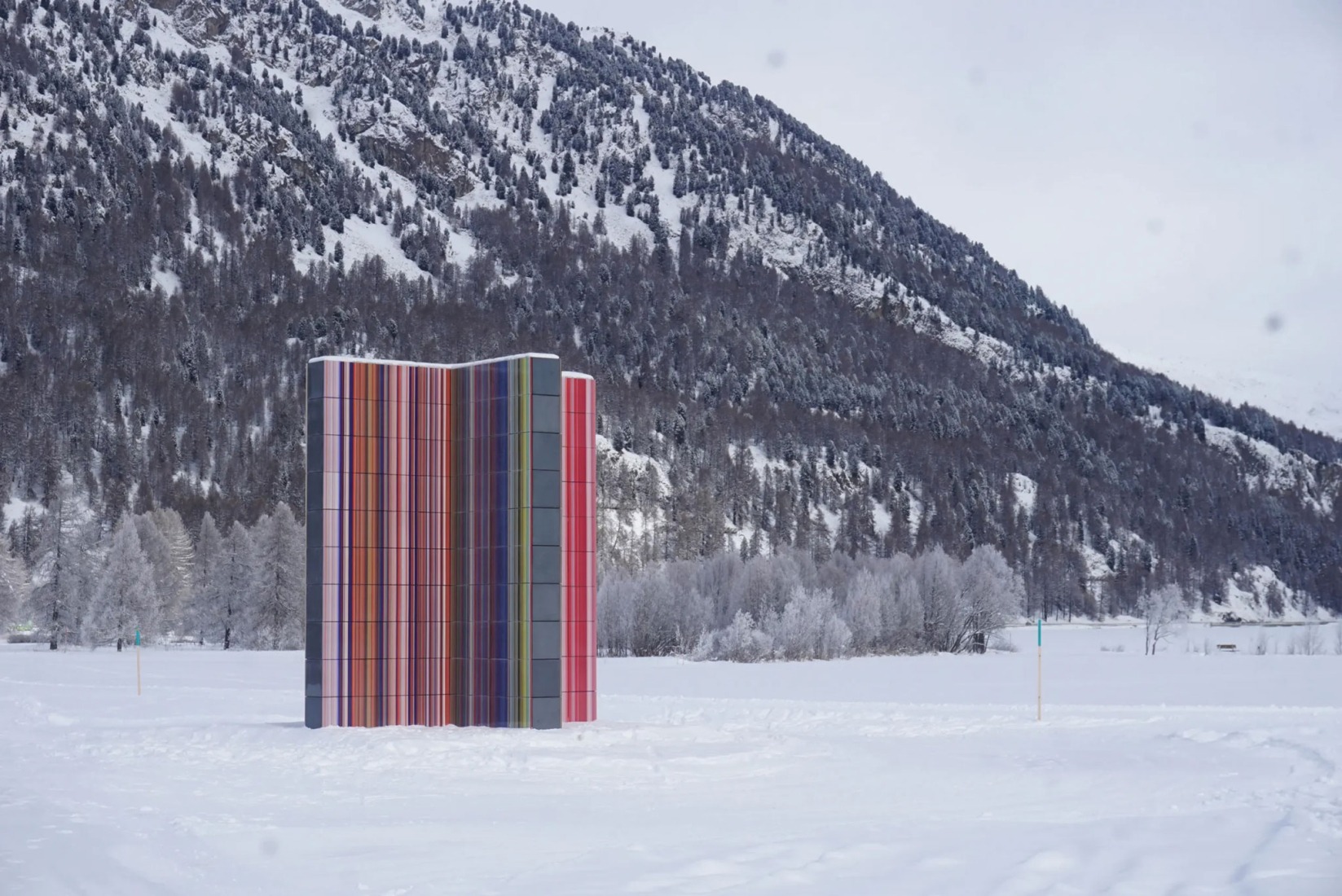 Gerhard Richter. Strip Tower (962), 2023, Sils Maria, Switzerland, 2026. Photography by Luzi Seiler  / Gerhard Richter, courtesy of PARKHOTEL MARGNA.