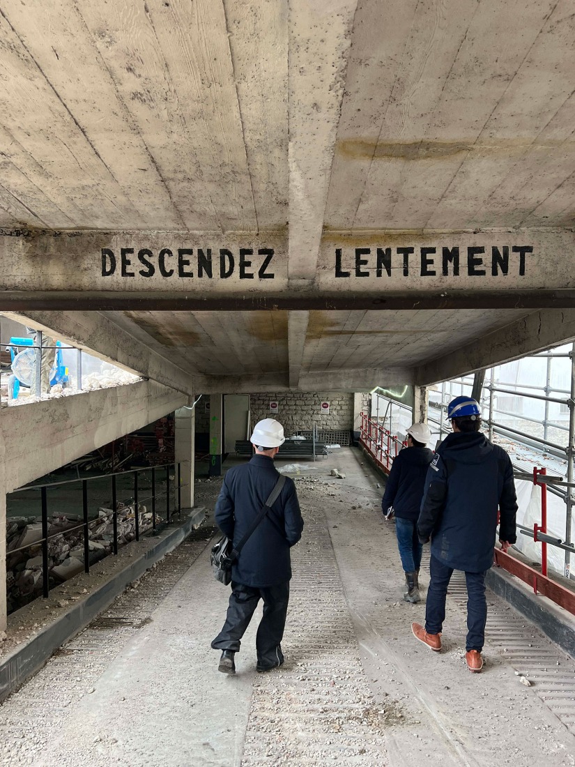 Construction process. Conversion of a car park into a social housing residence by NZI Architectes. 