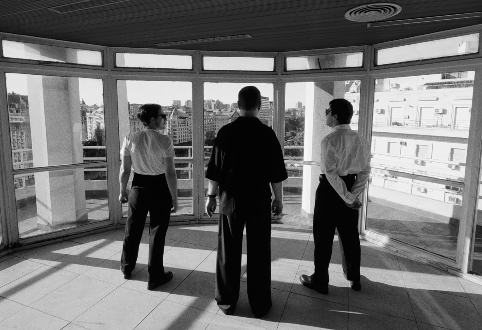 "Circular" by Peces Raros and Nick Warren.