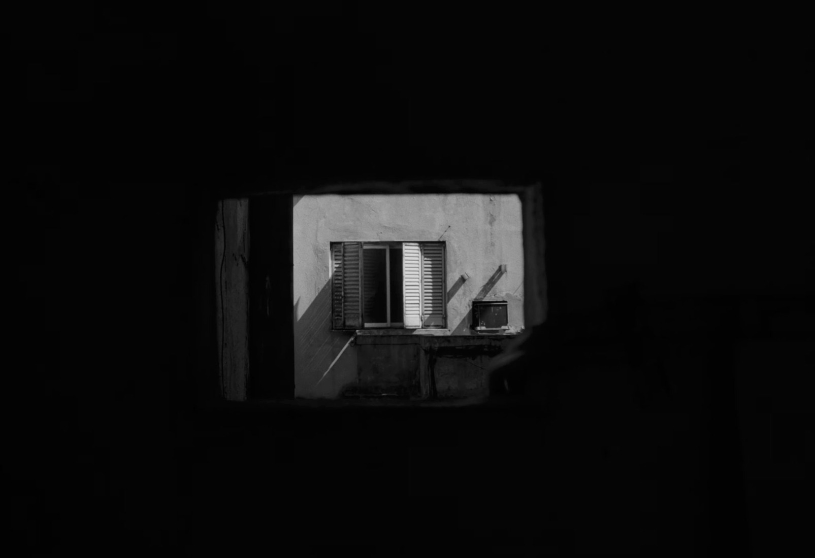 "Circular" by Peces Raros and Nick Warren.