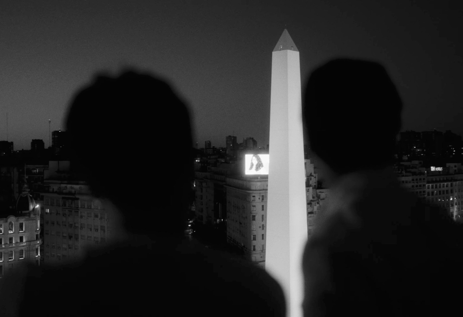 "Circular" by Peces Raros and Nick Warren.