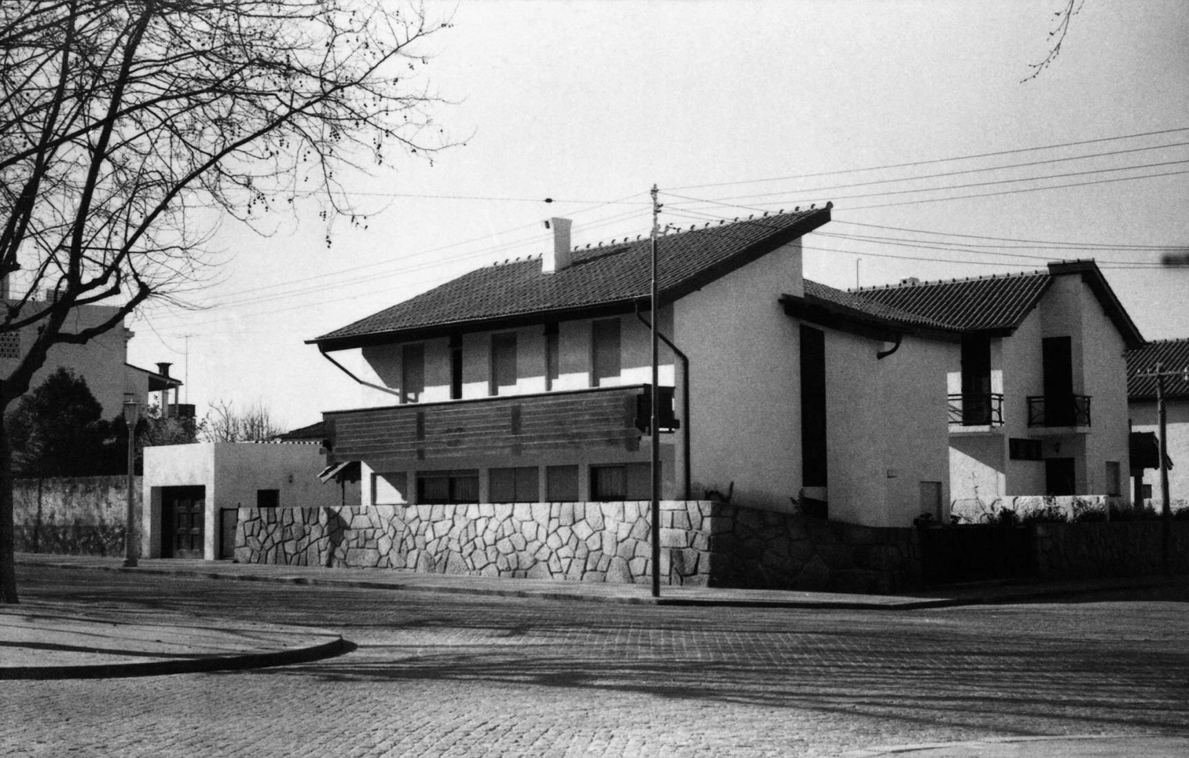 Quatro Casas Matosinhos, 1957. Photograph by Tereza Siza.