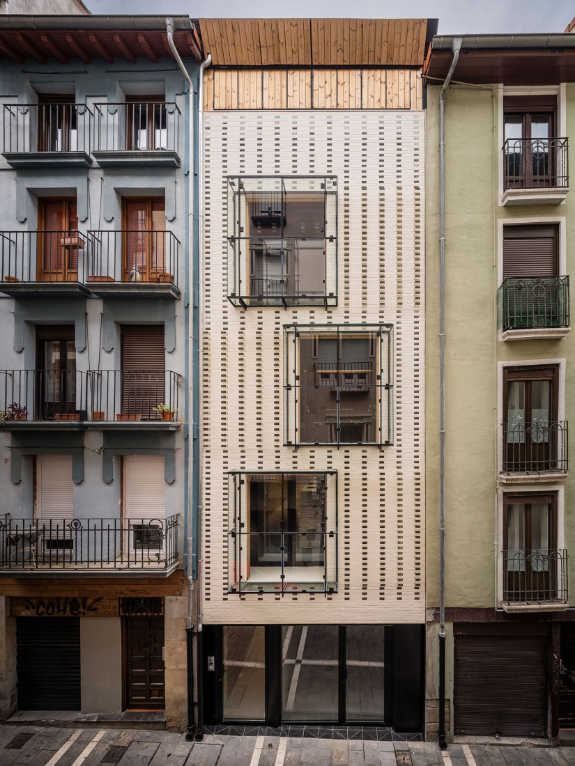 Sustitución de 4 viviendas por Josean Ruiz Esquíroz. Fotografía por Imagen Subliminal.