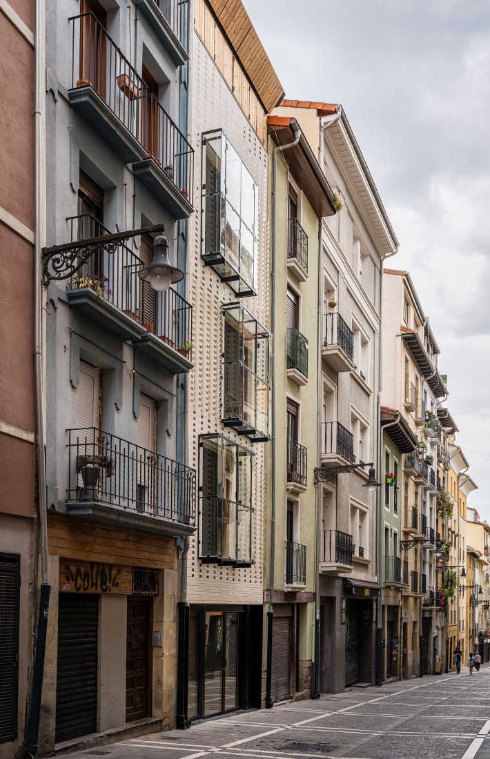 Sustitución de 4 viviendas por Josean Ruiz Esquíroz. Fotografía por Imagen Subliminal.