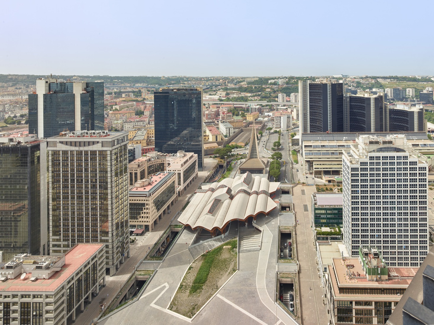 Centro Direzionale, Estación Central de Metro de Nápoles por Benedetta Tagliabue - EMBT Architects. Fotografía por Roland Halbe.