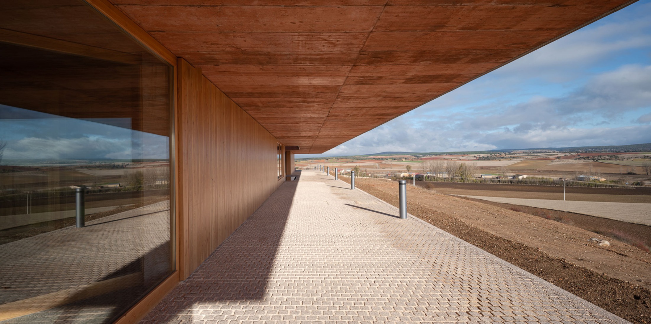 Centro de Recepción de Visitantes de Colonia Clunia Sulpicia por Tejedor Linares Arquitectos. Fotografía por Fernando Alda.