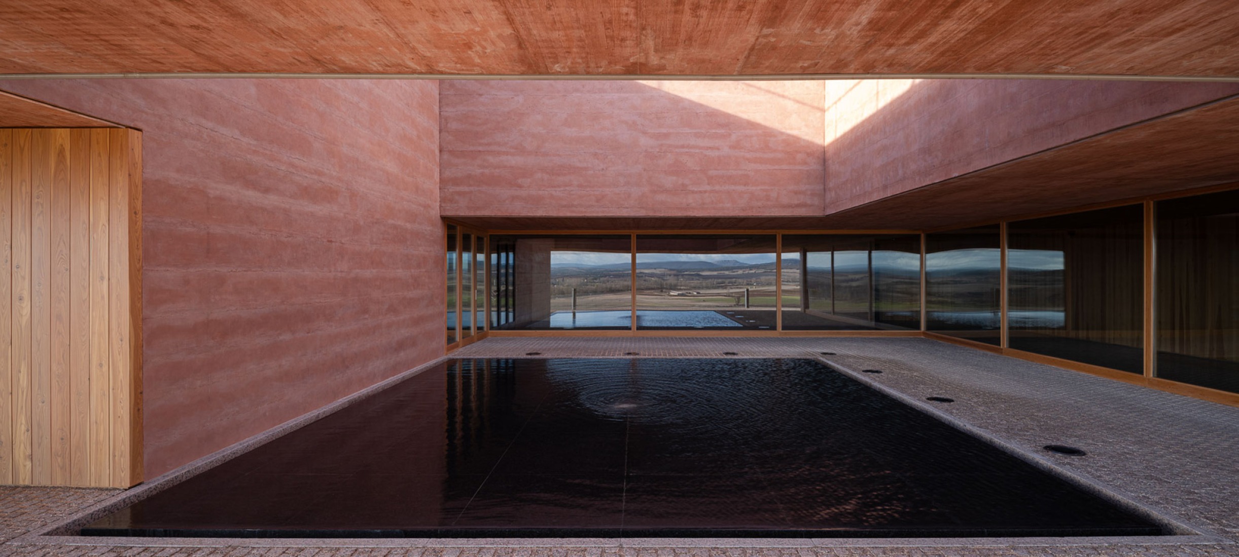 Centro de Recepción de Visitantes de Colonia Clunia Sulpicia por Tejedor Linares Arquitectos. Fotografía por Fernando Alda.