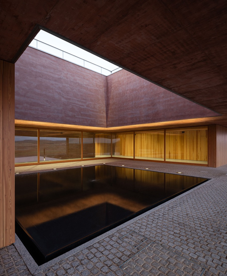 Centro de Recepción de Visitantes de Colonia Clunia Sulpicia por Tejedor Linares Arquitectos. Fotografía por Fernando Alda.