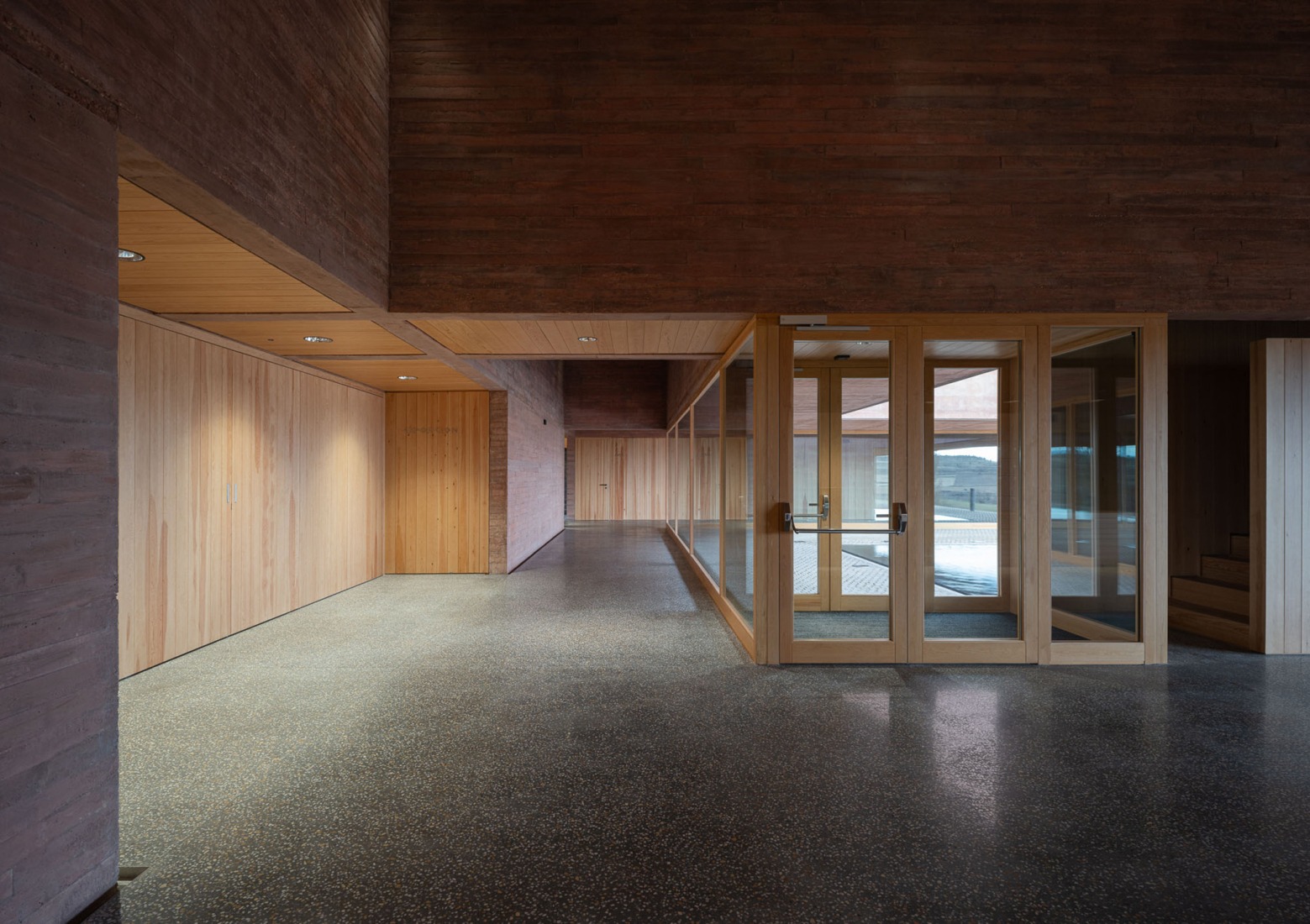 Centro de Recepción de Visitantes de Colonia Clunia Sulpicia por Tejedor Linares Arquitectos. Fotografía por Fernando Alda.