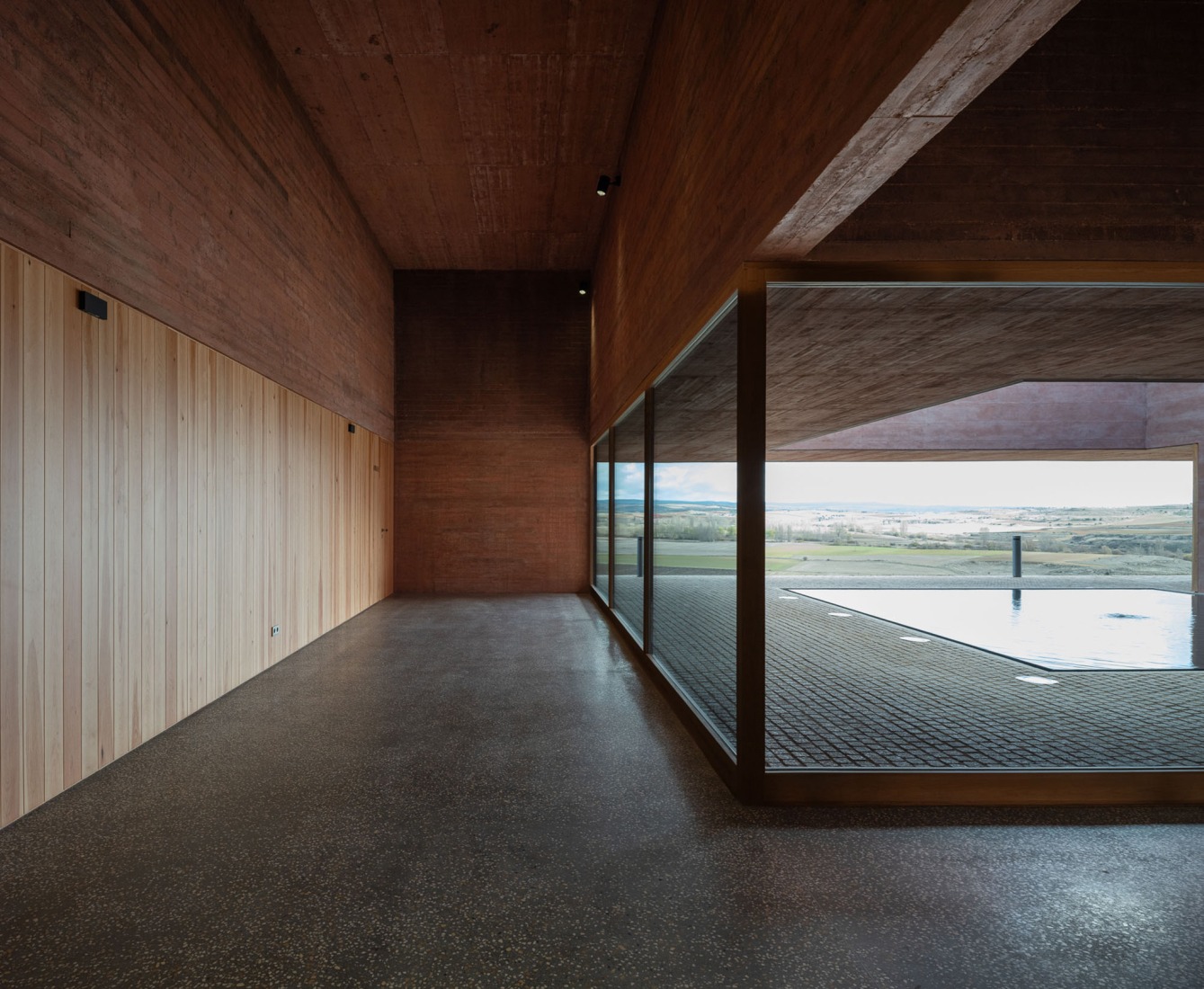 Centro de Recepción de Visitantes de Colonia Clunia Sulpicia por Tejedor Linares Arquitectos. Fotografía por Fernando Alda.