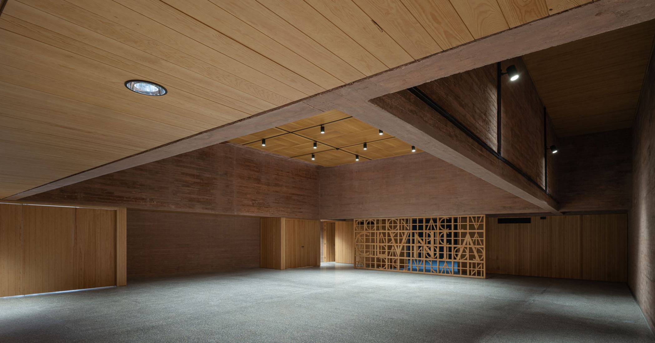 Centro de Recepción de Visitantes de Colonia Clunia Sulpicia por Tejedor Linares Arquitectos. Fotografía por Fernando Alda.