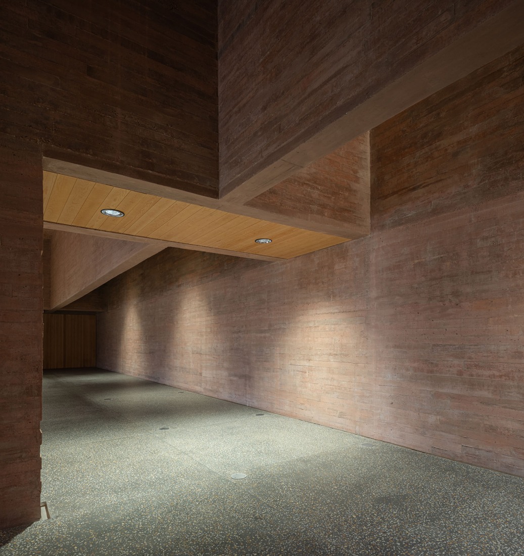 Centro de Recepción de Visitantes de Colonia Clunia Sulpicia por Tejedor Linares Arquitectos. Fotografía por Fernando Alda.