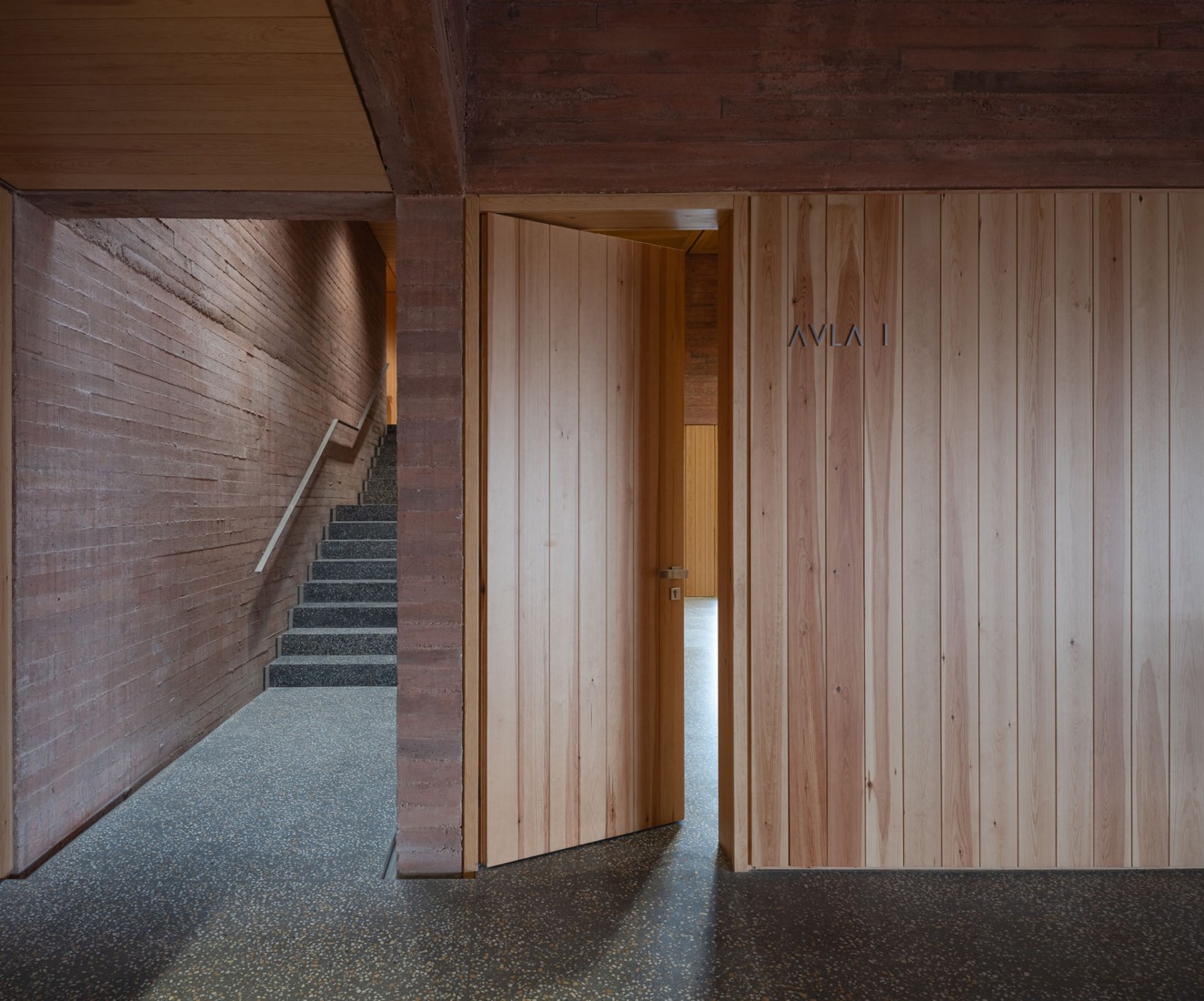 Centro de Recepción de Visitantes de Colonia Clunia Sulpicia por Tejedor Linares Arquitectos. Fotografía por Fernando Alda.