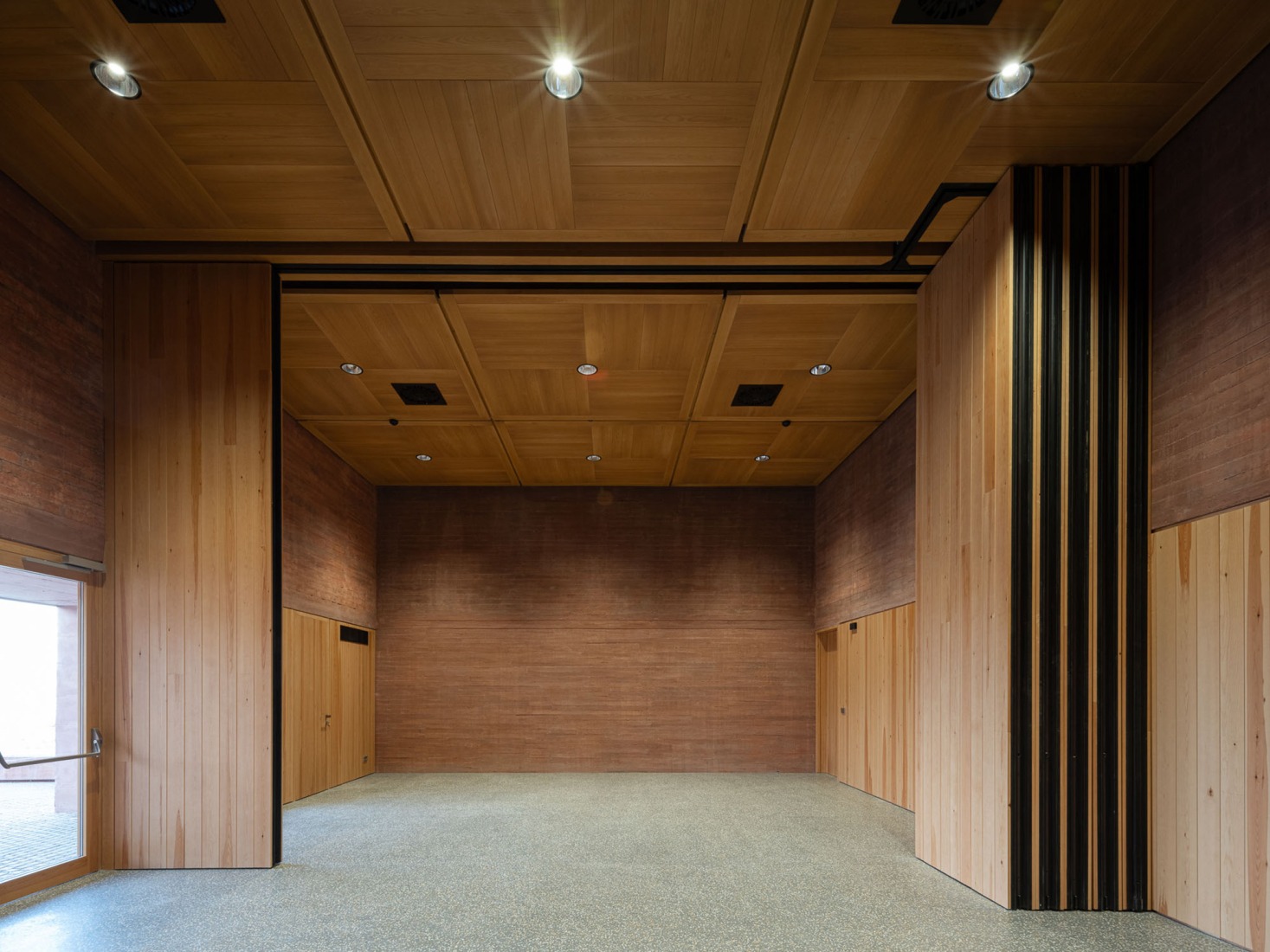 Centro de Recepción de Visitantes de Colonia Clunia Sulpicia por Tejedor Linares Arquitectos. Fotografía por Fernando Alda.