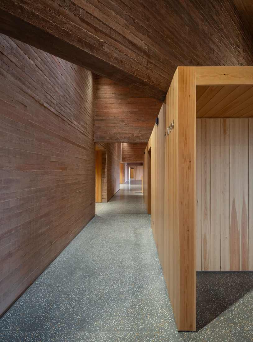 Centro de Recepción de Visitantes de Colonia Clunia Sulpicia por Tejedor Linares Arquitectos. Fotografía por Fernando Alda.