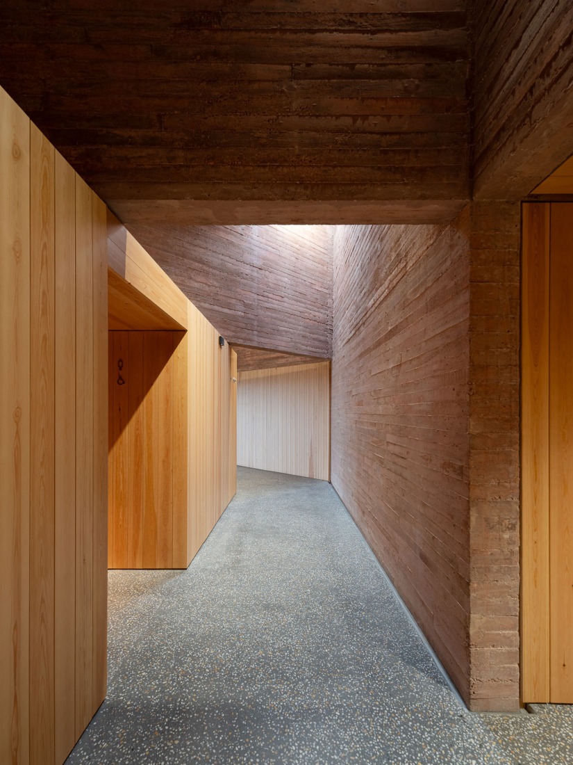 Centro de Recepción de Visitantes de Colonia Clunia Sulpicia por Tejedor Linares Arquitectos. Fotografía por Fernando Alda.