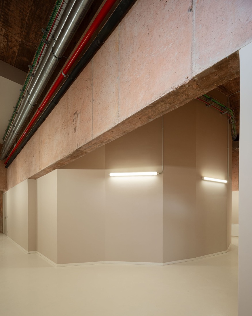 Centro de Recepción de Visitantes de Colonia Clunia Sulpicia por Tejedor Linares Arquitectos. Fotografía por Fernando Alda.