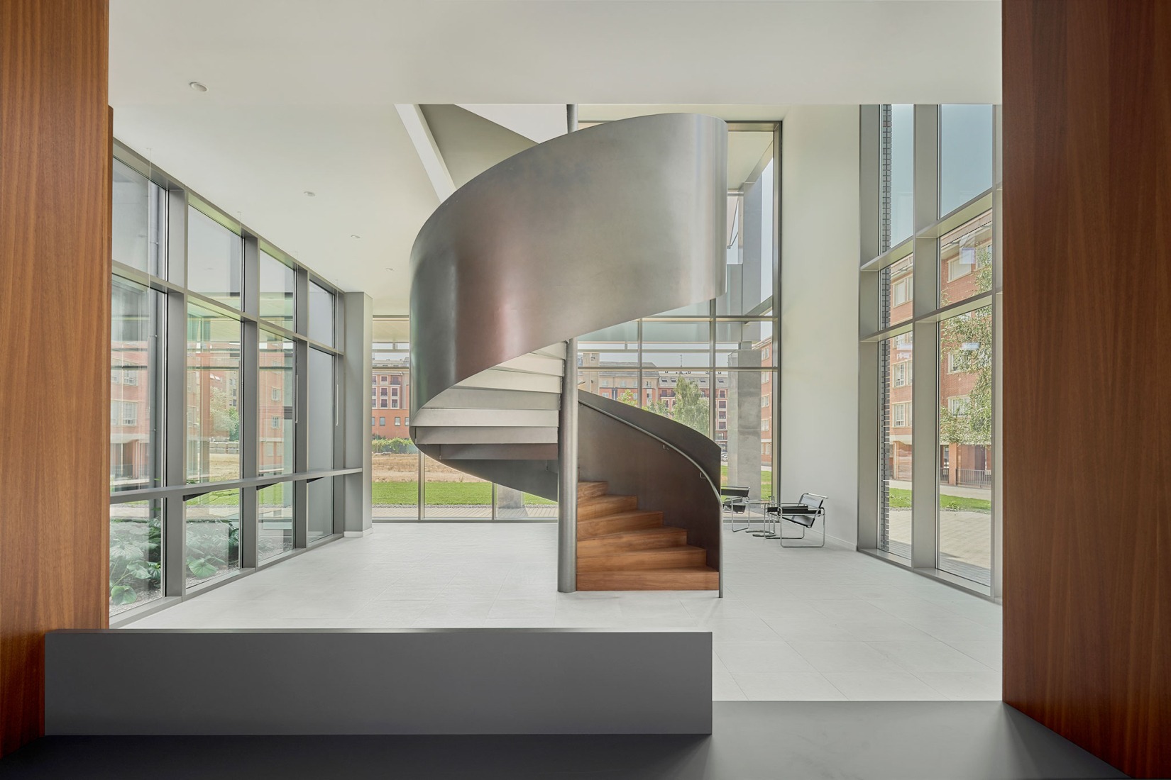 Expansion of the Technology-Based Business Center by VIRA arquitectura. Photograph by Javier Bravo.