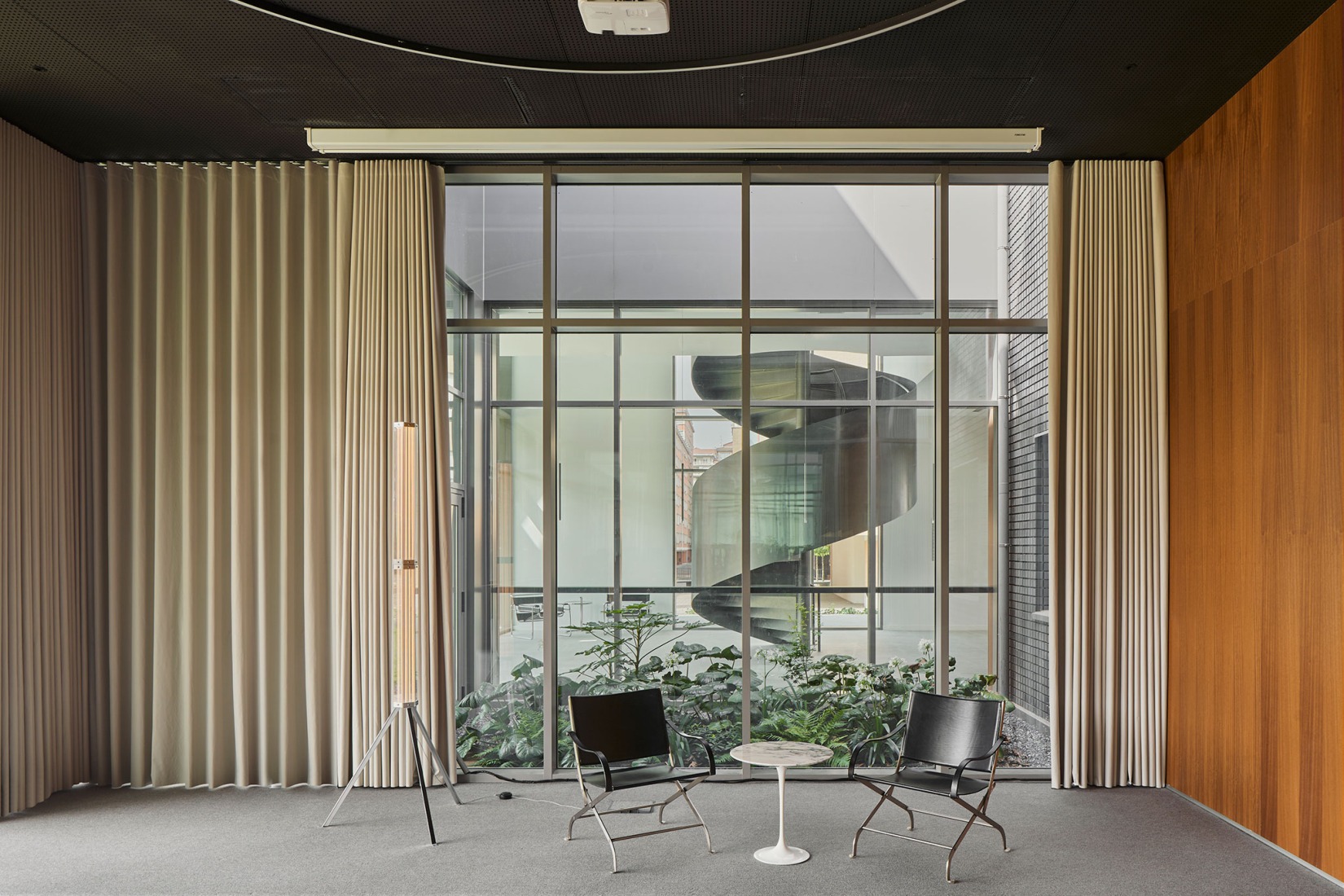 Expansion of the Technology-Based Business Center by VIRA arquitectura. Photograph by Javier Bravo.