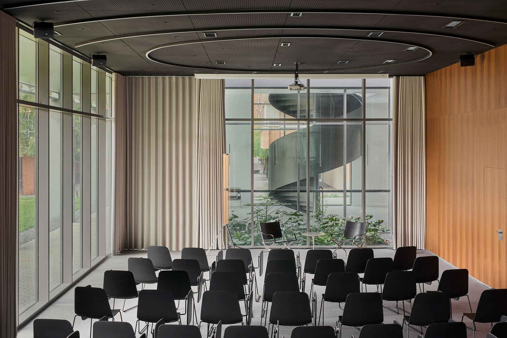 Expansion of the Technology-Based Business Center by VIRA arquitectura. Photograph by Javier Bravo.