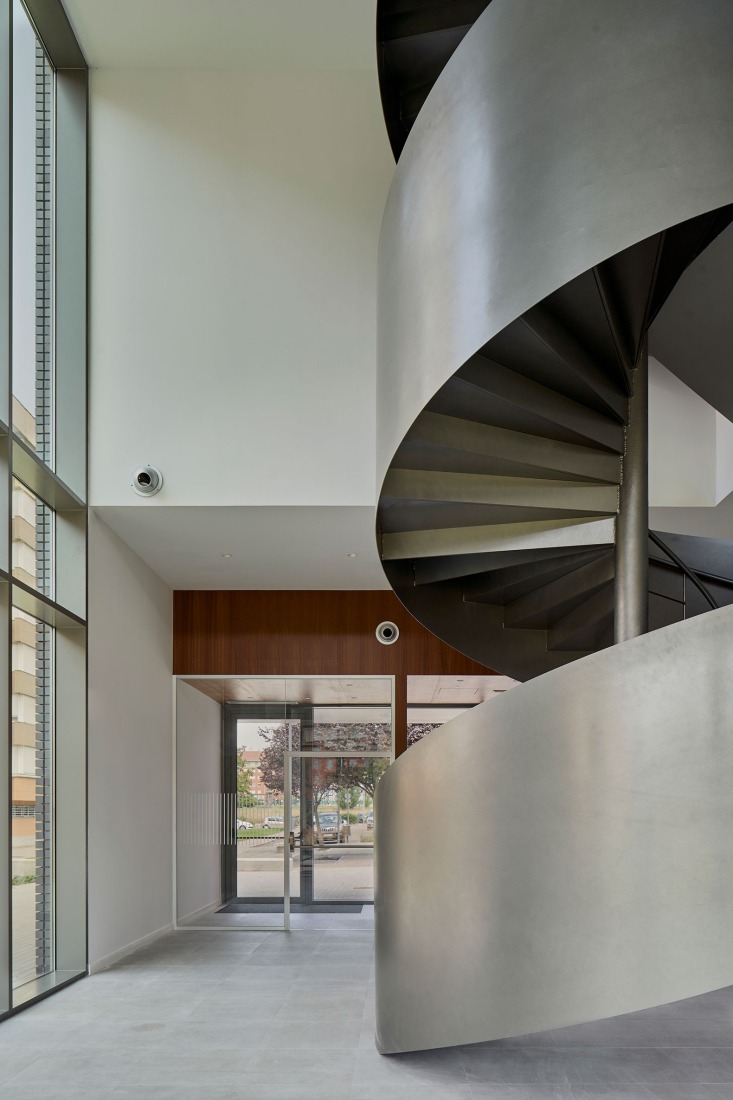 Expansion of the Technology-Based Business Center by VIRA arquitectura. Photograph by Javier Bravo.