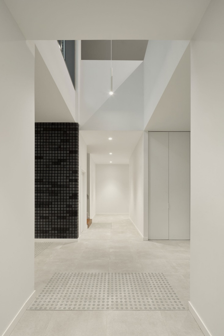 Expansion of the Technology-Based Business Center by VIRA arquitectura. Photograph by Javier Bravo.