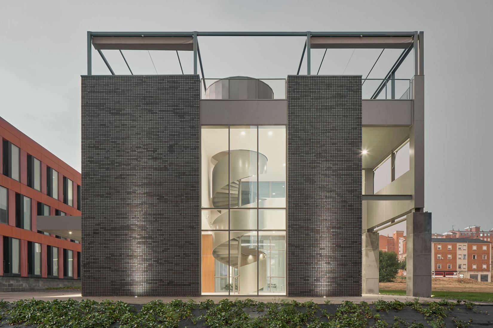 Expansion of the Technology-Based Business Center by VIRA arquitectura. Photograph by Javier Bravo.