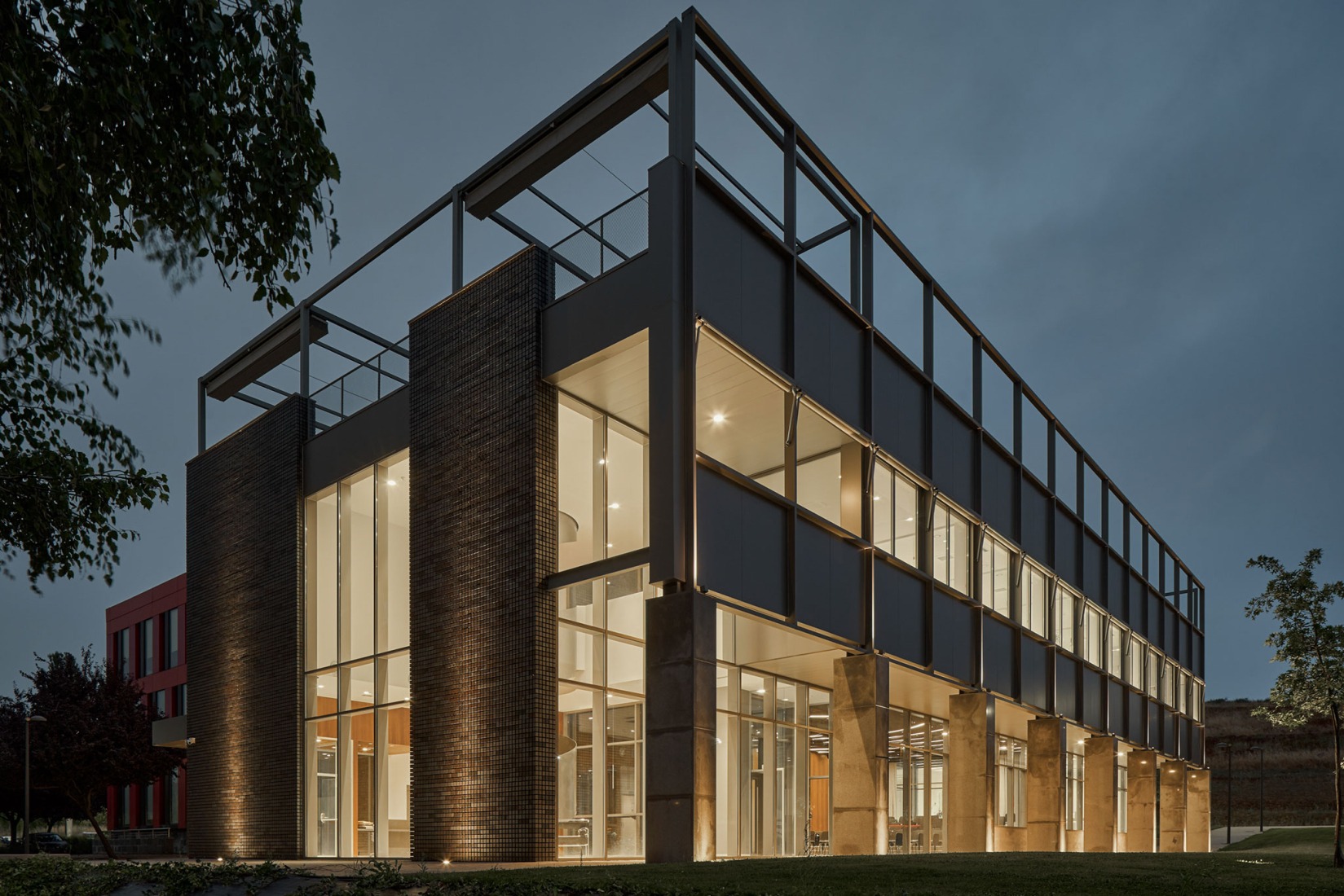 Expansion of the Technology-Based Business Center by VIRA arquitectura. Photograph by Javier Bravo.