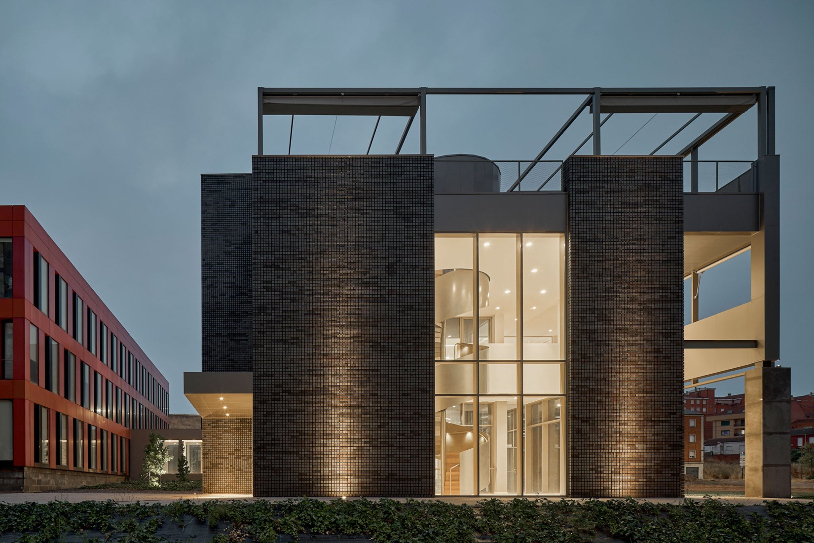 Expansion of the Technology-Based Business Center by VIRA arquitectura. Photograph by Javier Bravo.