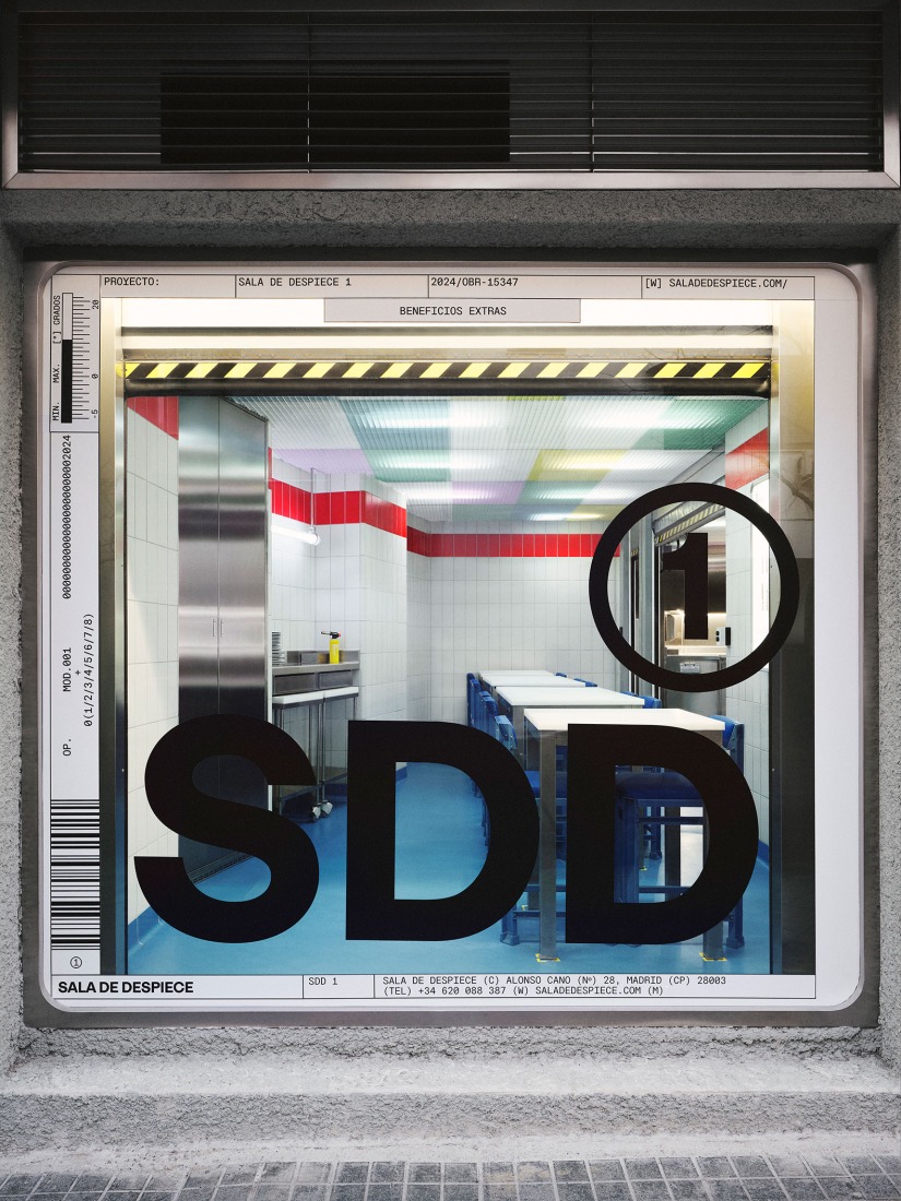 "Sala de Despiece SDD1" by yyplusplus. Photograph by Enanei.