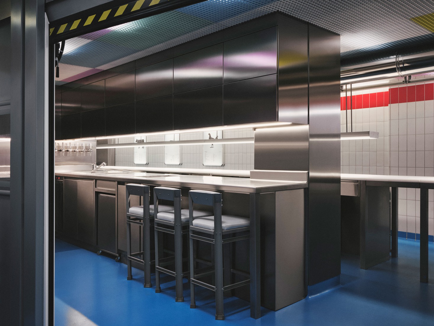 "Sala de Despiece SDD1" by yyplusplus. Photograph by Enanei.