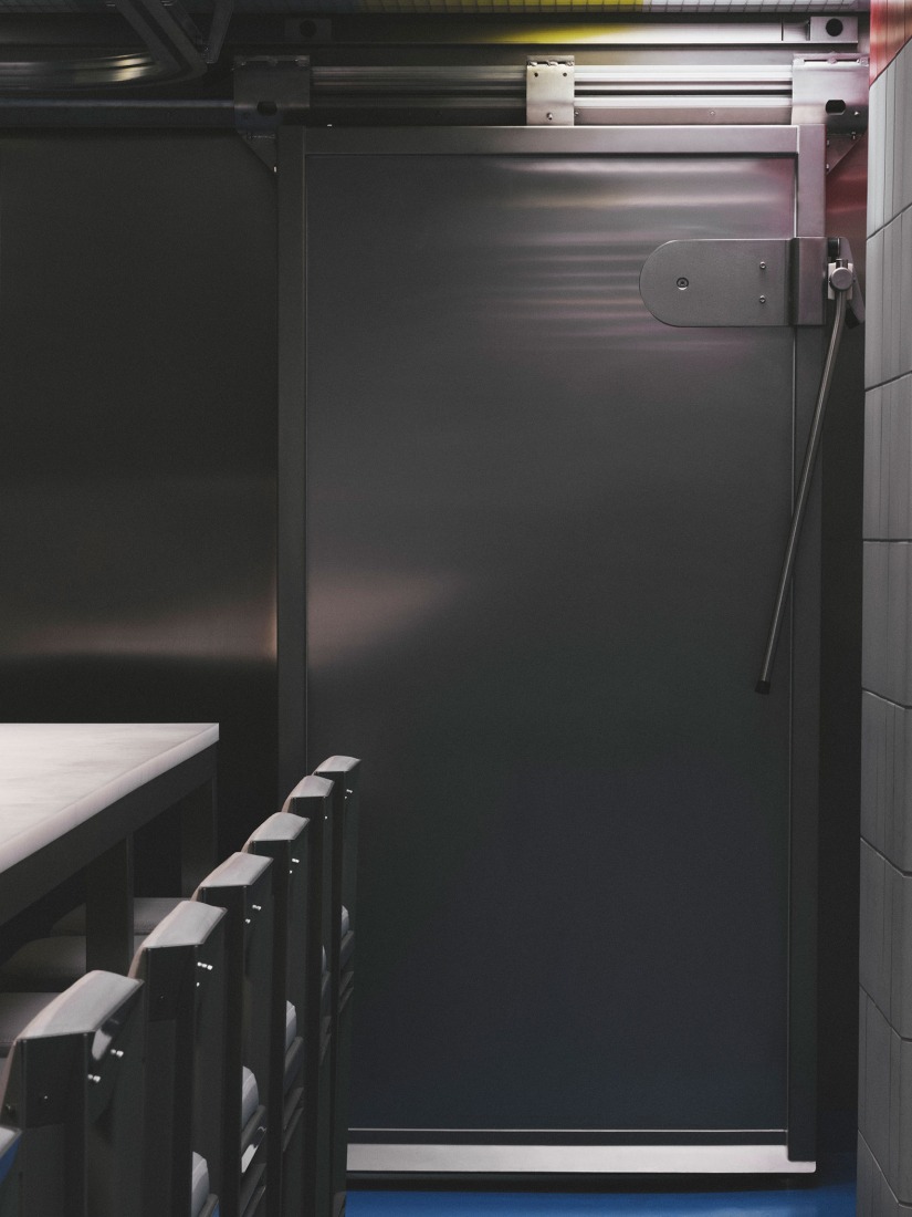 "Sala de Despiece SDD1" by yyplusplus. Photograph by Enanei.