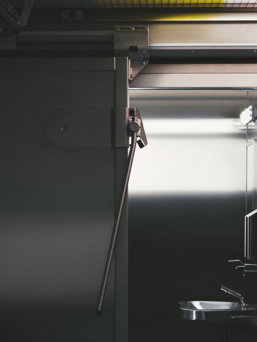 "Sala de Despiece SDD1" by yyplusplus. Photograph by Enanei.