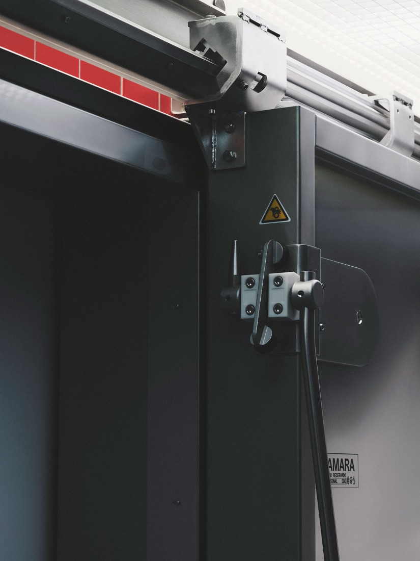 "Sala de Despiece SDD1" by yyplusplus. Photograph by Enanei.