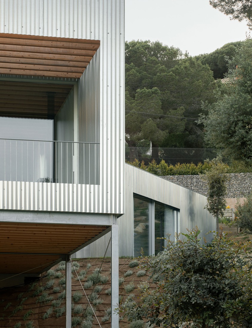 Casa 144º by Jaime Prous Architects and Pineda Monedero. Photograph by Del Río Bani.