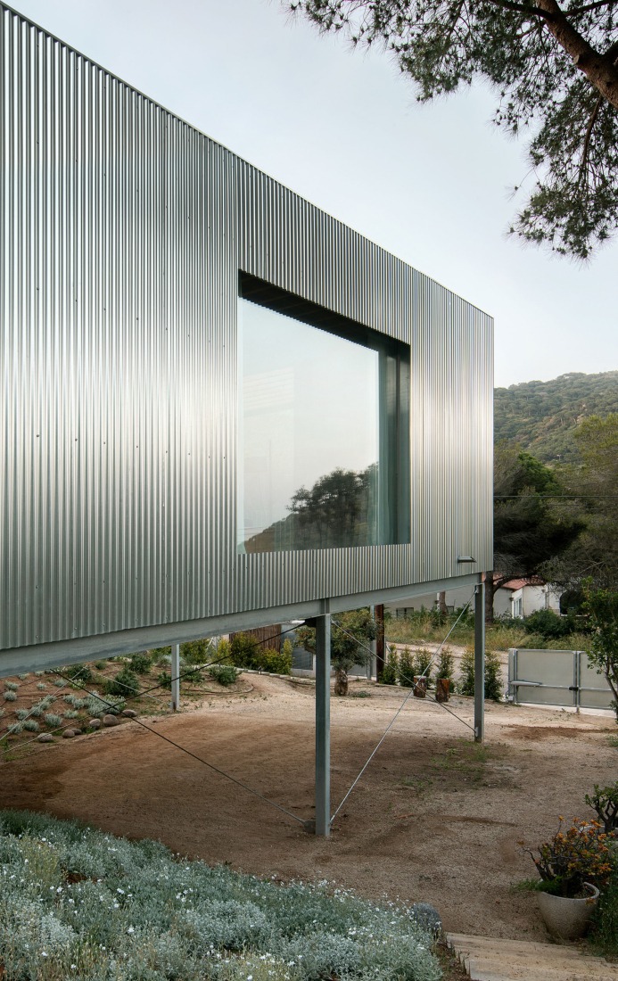 Casa 144º by Jaime Prous Architects and Pineda Monedero. Photograph by Del Río Bani.