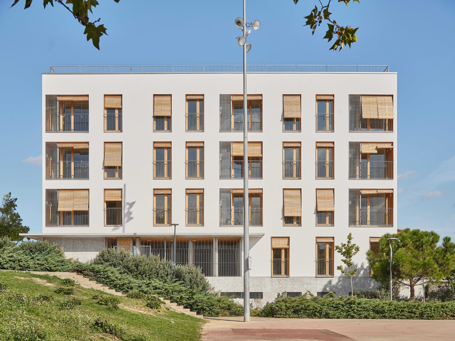 Social housing and collective space in Igualada by UTE MBM arquitectes + 4RQ arquitectura. Photograph by Adrià Goula.