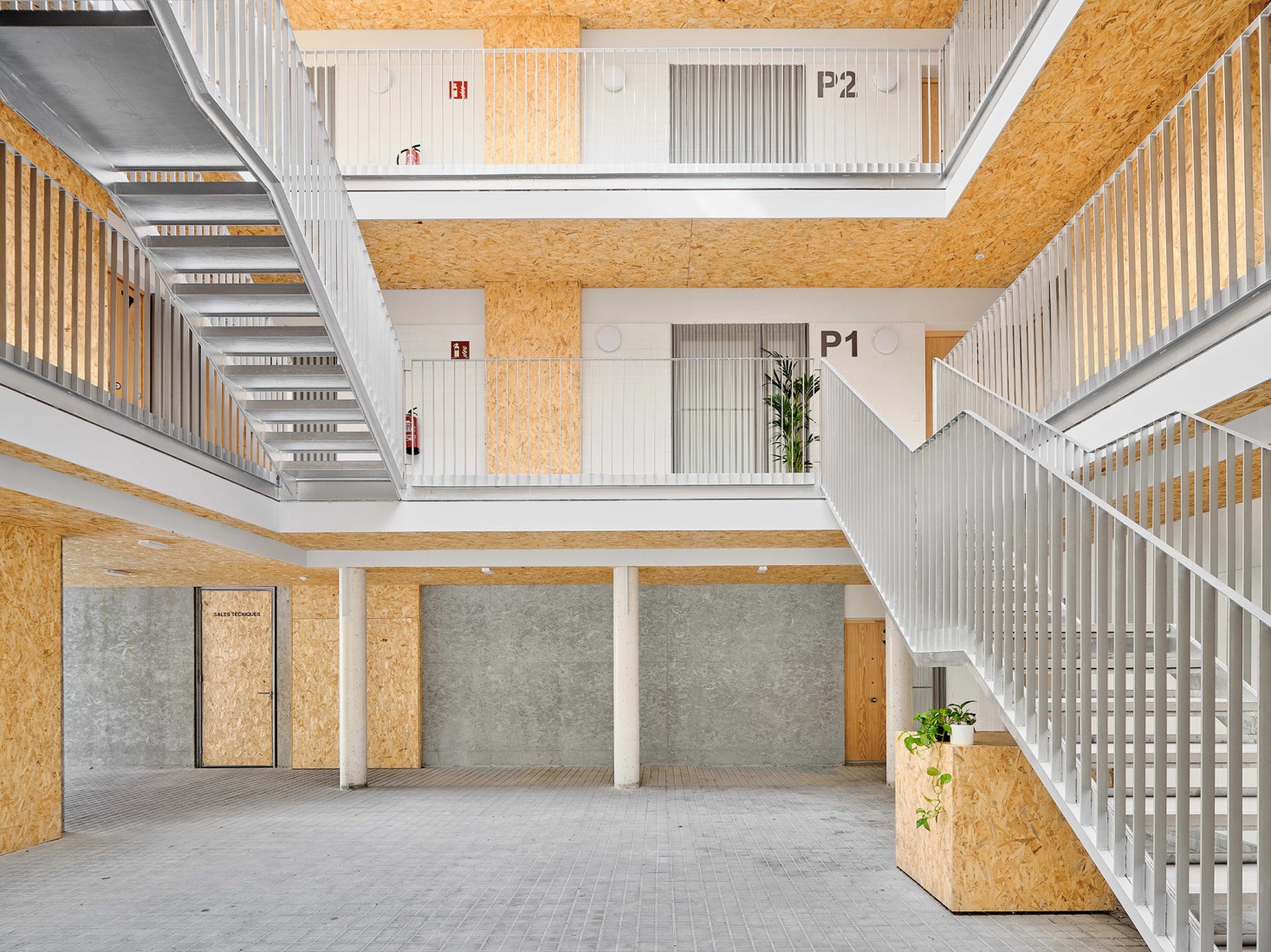 Social housing and collective space in Igualada by UTE MBM arquitectes + 4RQ arquitectura. Photograph by Adrià Goula.