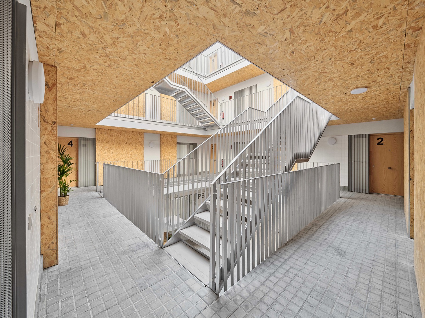 Social housing and collective space in Igualada by UTE MBM arquitectes + 4RQ arquitectura. Photograph by Adrià Goula.